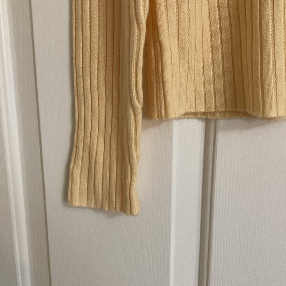 Button down sweater - Picture 2 of 4